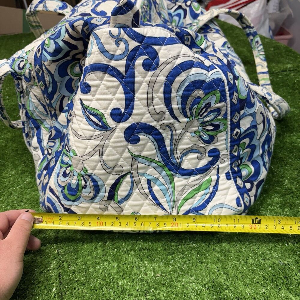 Womens VERA BRADLEY Large Size Duffel Bag 22x12x12 Mediterranean White RETIRED - Picture 8 of 10